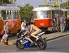 голая девушка на мотоцикле