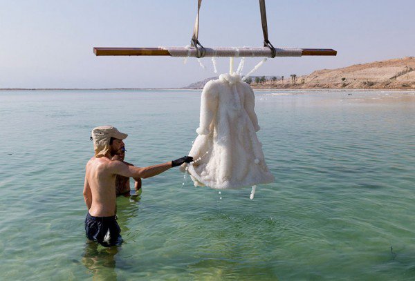 платье на дне Мёртвого моря